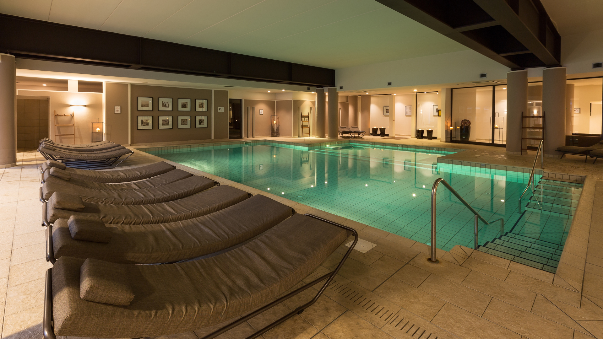 thermoregulated indoor swimming pool